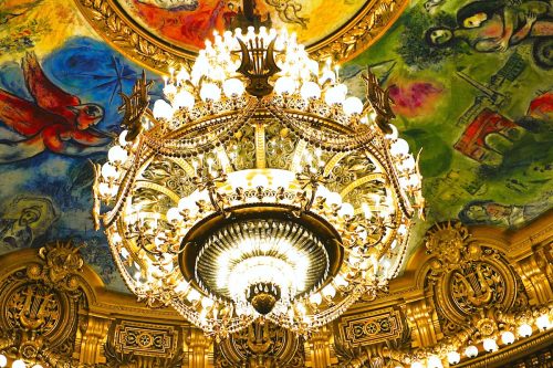 Chandelier-in-Auditoriam