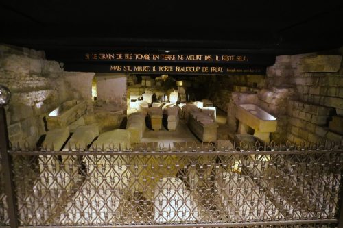 Underground Burial -- The site began as a Gallo-Roman cemetery during late Roman times, with archaeological remains still preserved beneath the cathedral. The graves reflect a blend of Christian and pre-Christian burial customs. Notably, St. Denis is also interred in the crypt.